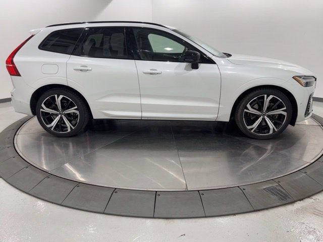 2024 Volvo XC60 B5 Ultimate Dark Theme