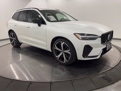 2024 Volvo XC60 B5 Ultimate Dark Theme