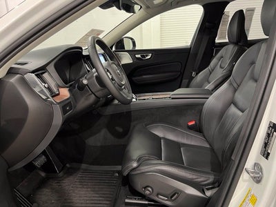 2024 Volvo XC60 B5 Ultimate Dark Theme