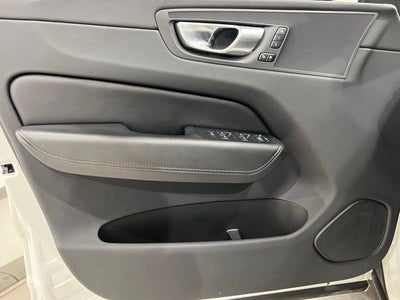 2023 Volvo XC60 B5 Plus Dark Theme