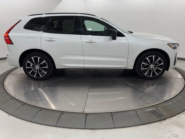 2023 Volvo XC60 B5 Plus Dark Theme