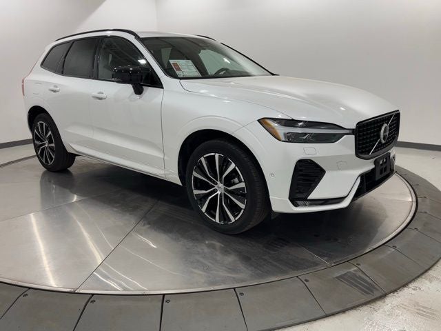2023 Volvo XC60 B5 Plus Dark Theme
