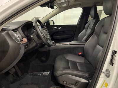 2023 Volvo XC60 B5 Plus Dark Theme