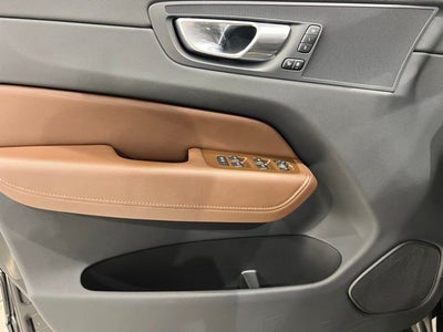 2023 Volvo XC60 B5 Plus Dark Theme