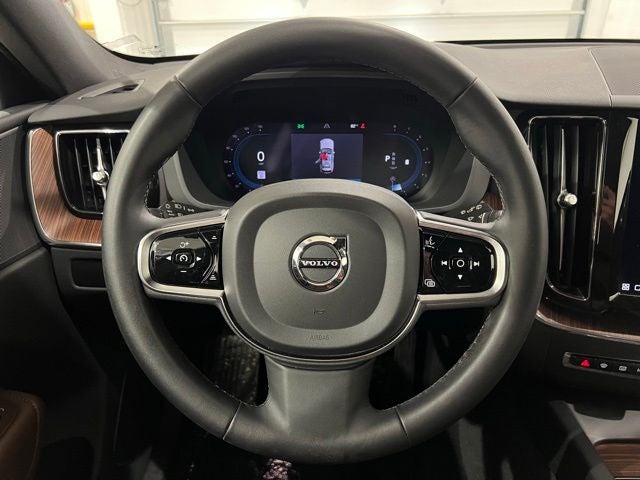 2023 Volvo XC60 B5 Plus Dark Theme