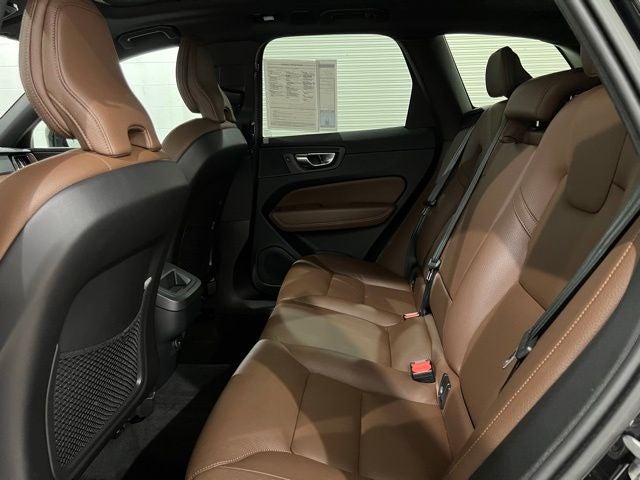 2023 Volvo XC60 B5 Plus Dark Theme