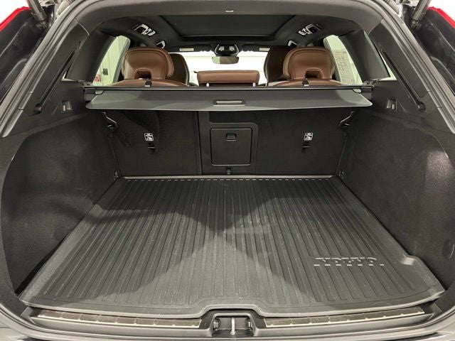 2023 Volvo XC60 B5 Plus Dark Theme