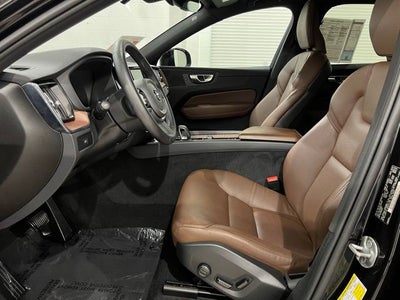 2023 Volvo XC60 B5 Plus Dark Theme
