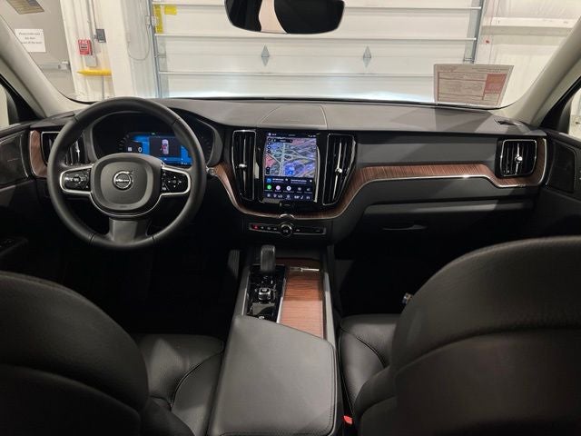 2023 Volvo XC60 B5 Plus Dark Theme