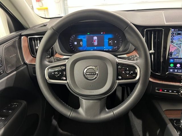 2023 Volvo XC60 B5 Plus Dark Theme