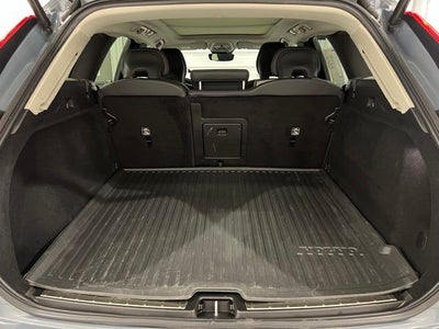 2023 Volvo XC60 B5 Plus Dark Theme
