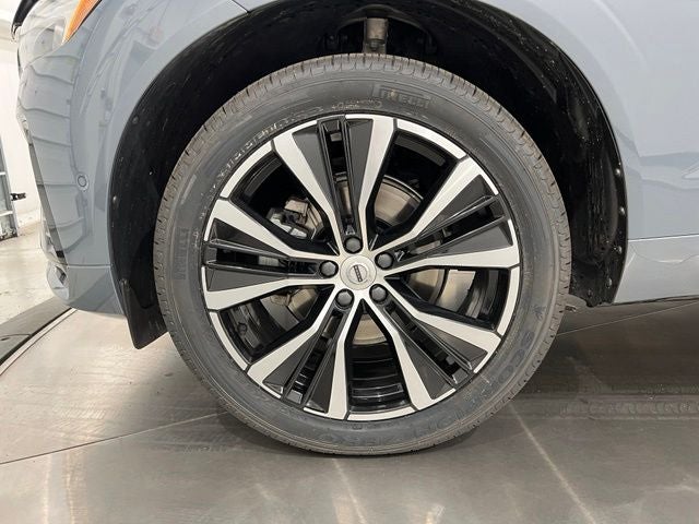 2023 Volvo XC60 B5 Plus Dark Theme