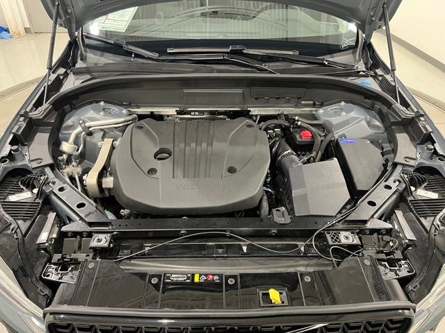 2023 Volvo XC60 B5 Plus Dark Theme