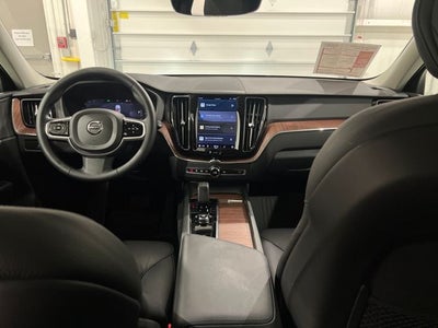 2023 Volvo XC60 B5 Plus Dark Theme