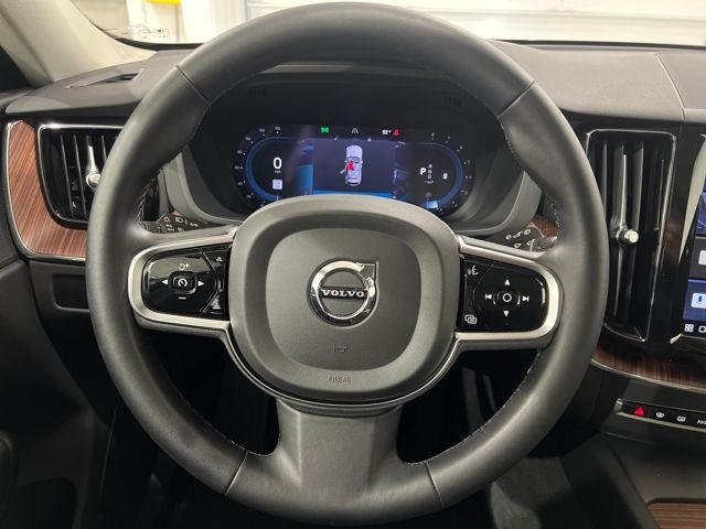2023 Volvo XC60 B5 Plus Dark Theme