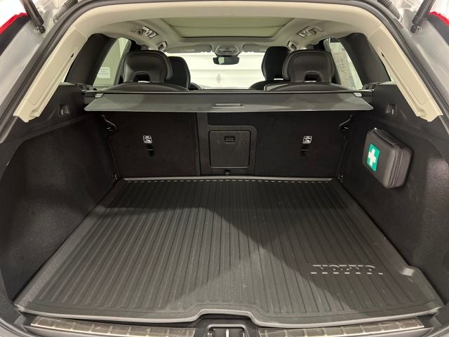 2023 Volvo XC60 B5 Plus Dark Theme