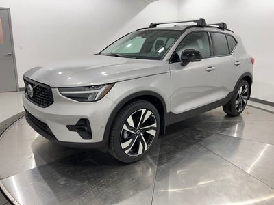 2025 Volvo XC40 B5 Plus Dark Theme