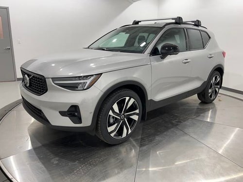 2025 Volvo XC40 B5 Plus Dark Theme