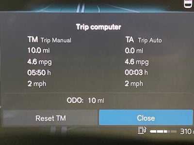 2025 Volvo XC40 B5 Plus Dark Theme