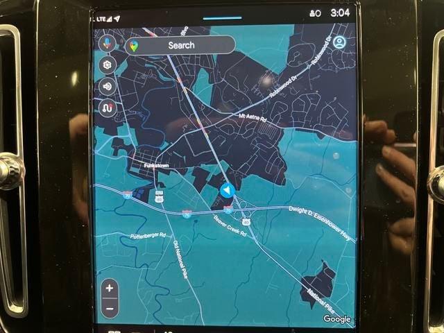 2025 Volvo XC40 B5 Plus Dark Theme