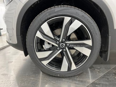 2025 Volvo XC40 B5 Plus Dark Theme