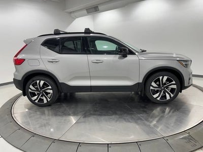 2025 Volvo XC40 B5 Plus Dark Theme