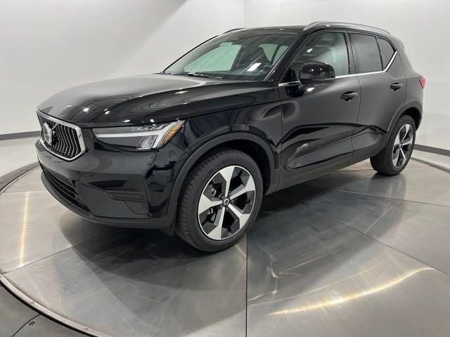 2025 Volvo XC40 B5 Core