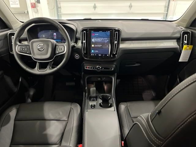 2025 Volvo XC40 B5 Core