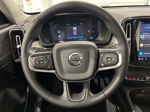 2025 Volvo XC40 B5 Core