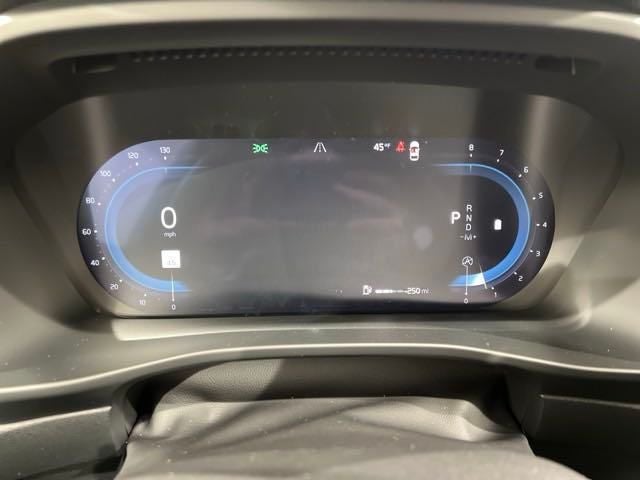 2025 Volvo XC40 B5 Core