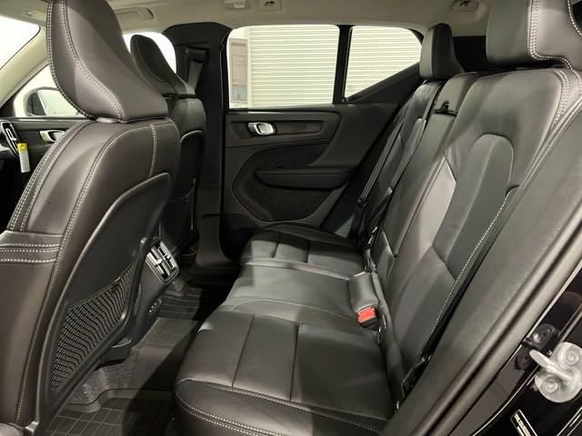 2025 Volvo XC40 B5 Core