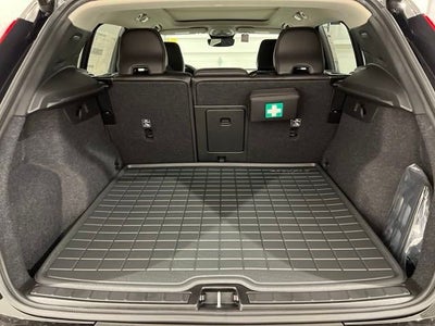 2025 Volvo XC40 B5 Core