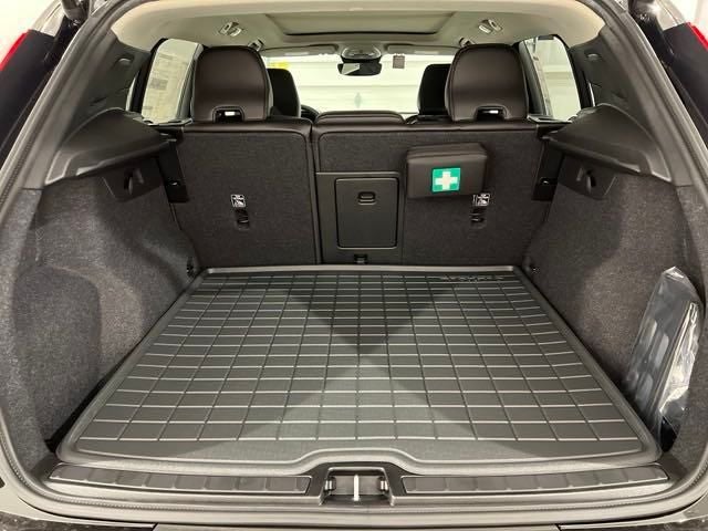 2025 Volvo XC40 B5 Core