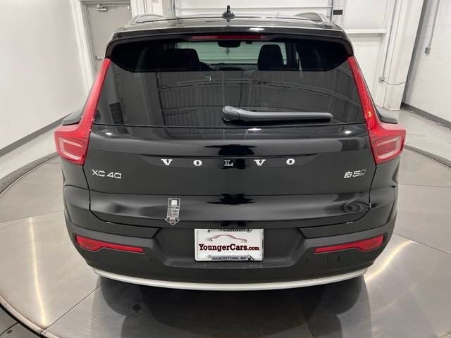 2025 Volvo XC40 B5 Core