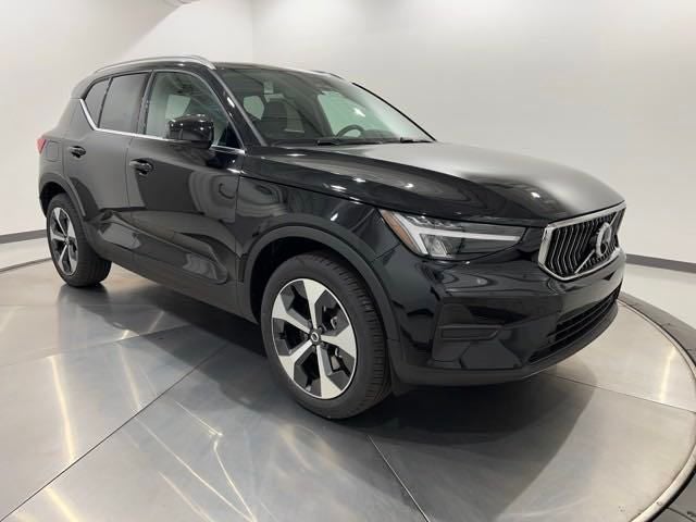 2025 Volvo XC40 B5 Core