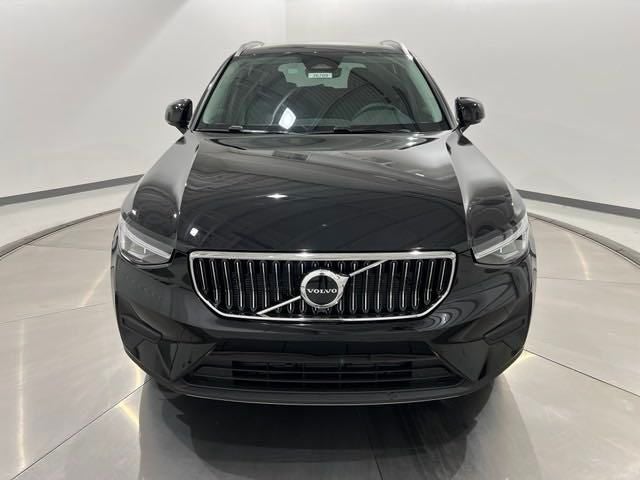 2025 Volvo XC40 B5 Core