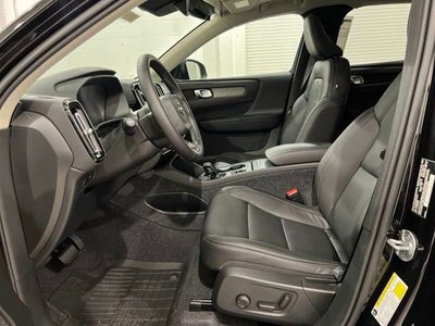 2025 Volvo XC40 B5 Core