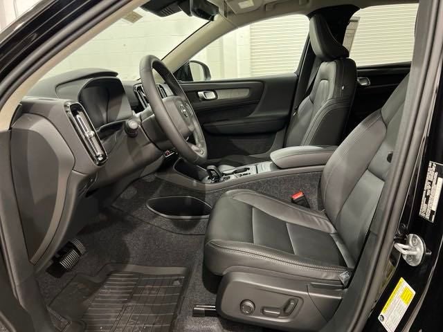 2025 Volvo XC40 B5 Core