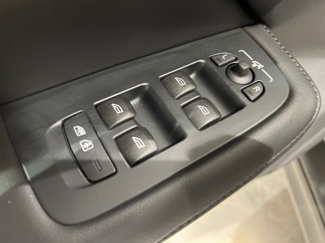 2024 Volvo V60 Cross Country B5 Plus