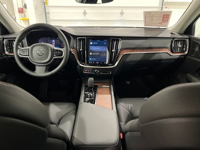 2024 Volvo V60 Cross Country B5 Plus