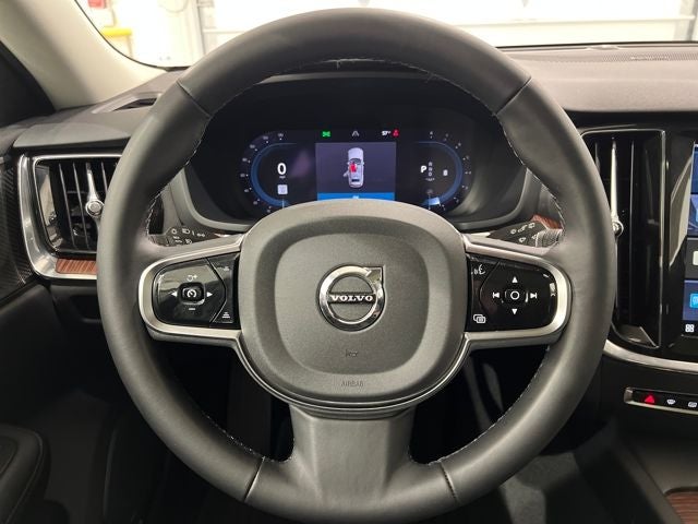 2024 Volvo V60 Cross Country B5 Plus