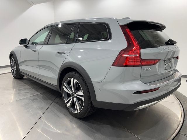 2024 Volvo V60 Cross Country B5 Plus
