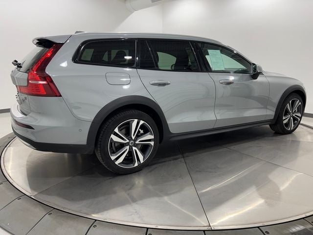 2024 Volvo V60 Cross Country B5 Plus