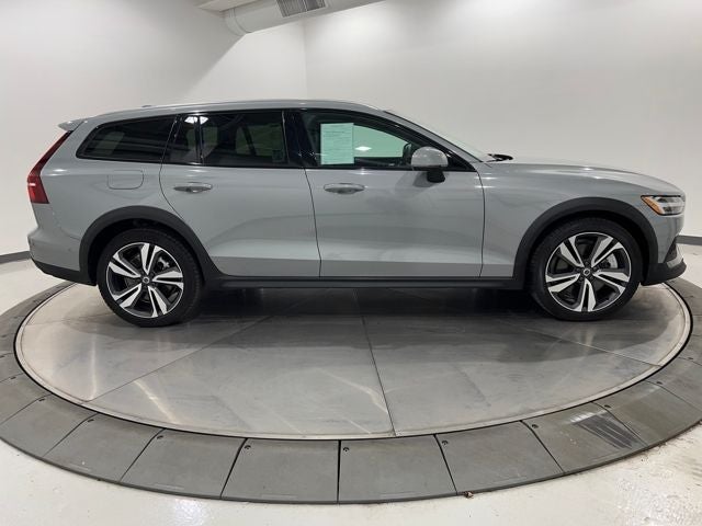 2024 Volvo V60 Cross Country B5 Plus
