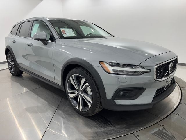 2024 Volvo V60 Cross Country B5 Plus
