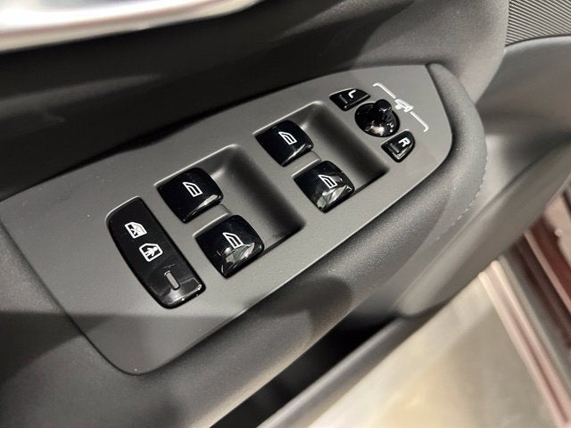 2025 Volvo XC90 B5 Core 2025.5