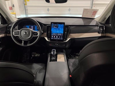 2025 Volvo XC90 B5 Core 2025.5