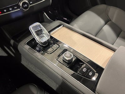 2025 Volvo XC90 B5 Core 2025.5