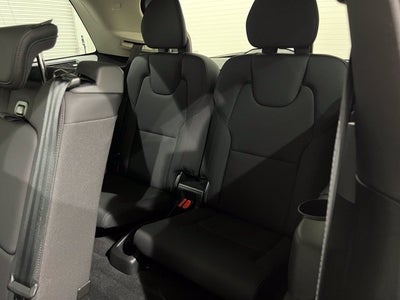 2025 Volvo XC90 B5 Core 2025.5