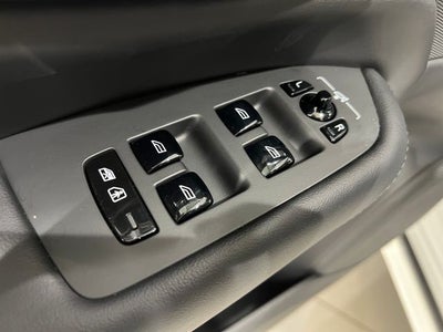 2025 Volvo XC90 B5 Plus